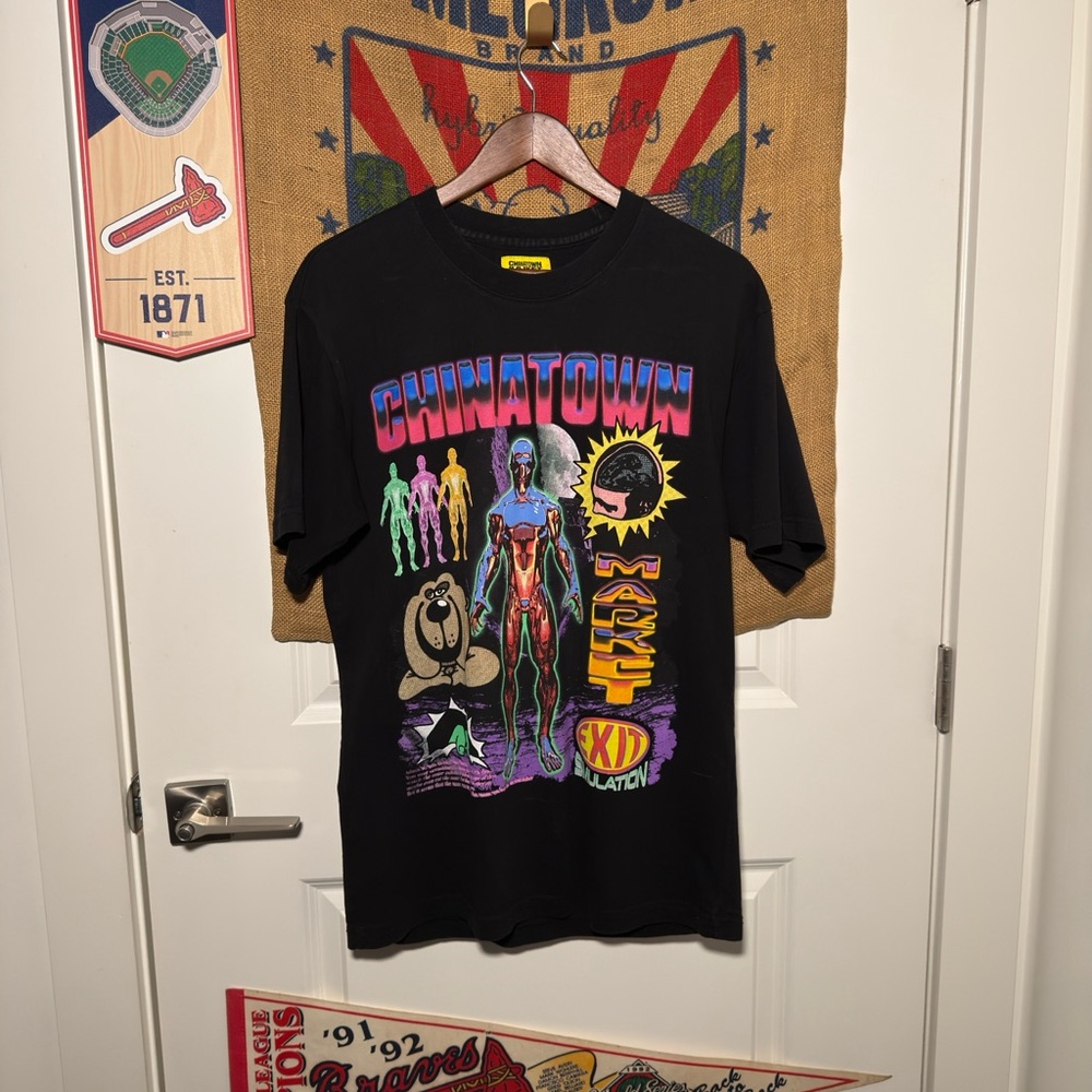 CHINATOWN MARKET Black “Exit Simulation” Tee (M)